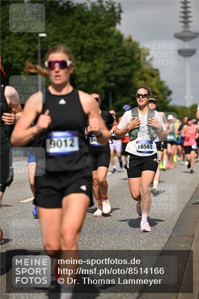 29.06.2025 - hella hamburg halbmarathon Dr. Thomas Lammeyer http://msf.ph/oto/8514166 29.06.2025 10:02:17 Kennedybrücke 1034, 1285, 1815, 2029, 2034, 2070, 2417, 2518, 2656, 2711, 2883, 3041, 3114, 3819, 3859, 4903, 5077, 5259, 5305, 5378, 5721, 5775, 5894, 6272, 6433, 6580, 6754, 6877, 6897, 7065, 7369, 7409, 7509, 7732, 7856, 7896, 8311, 8393, 8449, 8590, 8825, 9012, 9562, 9770, 10084, 11214, 11310, 11416 meine-sportfotos.de