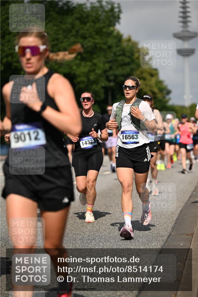 29.06.2025 - hella hamburg halbmarathon Dr. Thomas Lammeyer http://msf.ph/oto/8514174 29.06.2025 10:02:17 Kennedybrücke 1034, 1285, 1815, 2029, 2034, 2070, 2417, 2518, 2656, 2711, 2883, 3041, 3114, 3819, 3859, 4903, 5077, 5259, 5305, 5378, 5721, 5775, 5894, 6272, 6433, 6580, 6754, 6877, 6897, 7065, 7369, 7409, 7509, 7732, 7856, 7896, 8311, 8393, 8449, 8590, 8825, 9012, 9562, 9770, 10084, 11214, 11310, 11416 meine-sportfotos.de