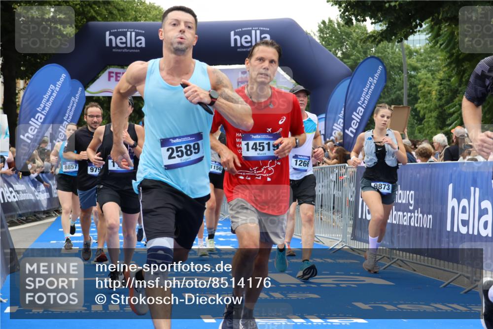 29.06.2025 - hella hamburg halbmarathon Strokosch-Dieckow http://msf.ph/oto/8514176 29.06.2025 11:20:39 Ziel 1117, 1266, 1448, 1471, 2589, 4737, 4739, 5080, 6881, 7781, 8431, 8588, 8609, 8726, 8857, 8860, 8959, 9516, 9798, 9873, 10241, 10349, 11156, 12933, 13193, 14206, 14519, 15736, 18098 meine-sportfotos.de