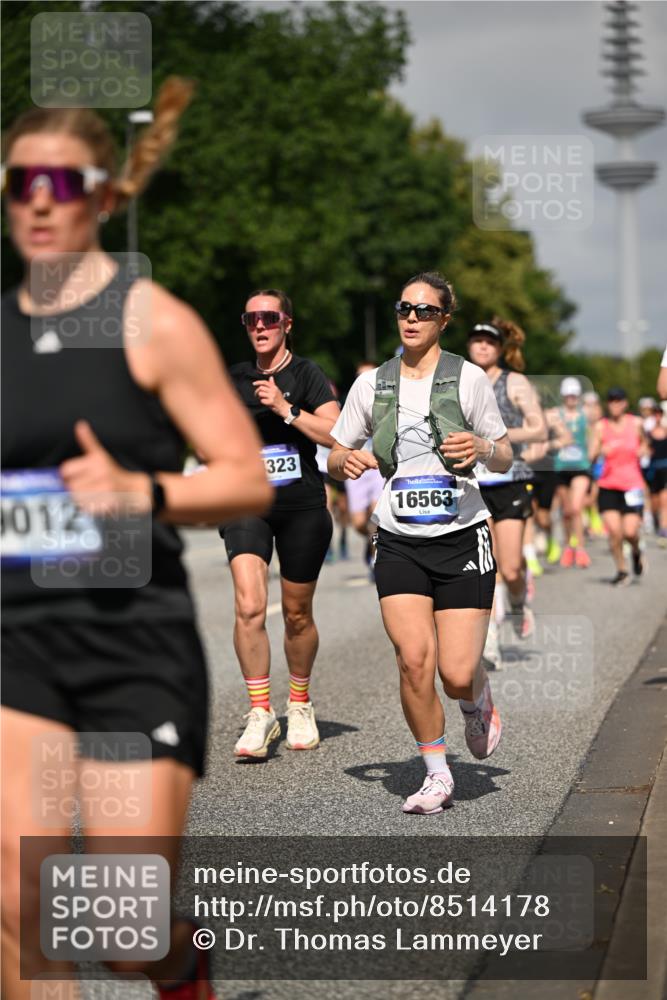 29.06.2025 - hella hamburg halbmarathon Dr. Thomas Lammeyer http://msf.ph/oto/8514178 29.06.2025 10:02:17 Kennedybrücke 1034, 1285, 1815, 2029, 2034, 2070, 2417, 2518, 2656, 2711, 2883, 3041, 3114, 3819, 3859, 4903, 5077, 5259, 5305, 5378, 5721, 5775, 5894, 6272, 6433, 6580, 6754, 6877, 6897, 7065, 7369, 7409, 7509, 7732, 7856, 7896, 8311, 8393, 8449, 8590, 8825, 9012, 9562, 9770, 10084, 11214, 11310, 11416 meine-sportfotos.de