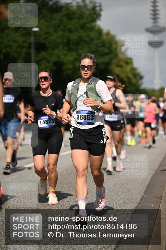 29.06.2025 - hella hamburg halbmarathon Dr. Thomas Lammeyer http://msf.ph/oto/8514196 29.06.2025 10:02:18 Kennedybrücke 1034, 1285, 1727, 1815, 2029, 2034, 2070, 2417, 2518, 2656, 2711, 2883, 3041, 3114, 3819, 3859, 4903, 5077, 5259, 5305, 5378, 5721, 5775, 5894, 6272, 6433, 6580, 6754, 6877, 6897, 7065, 7369, 7409, 7509, 7732, 7856, 7896, 8311, 8393, 8449, 8590, 8825, 9012, 9562, 9770, 10084, 11214, 11310, 11416 meine-sportfotos.de