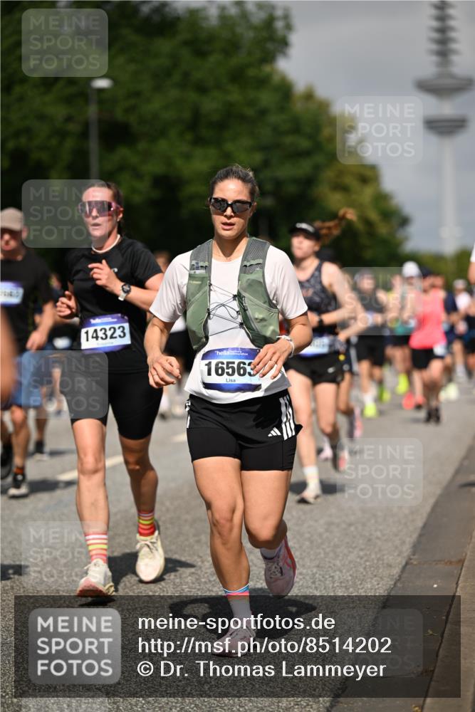 29.06.2025 - hella hamburg halbmarathon Dr. Thomas Lammeyer http://msf.ph/oto/8514202 29.06.2025 10:02:18 Kennedybrücke 1034, 1285, 1727, 1815, 2029, 2034, 2070, 2417, 2518, 2656, 2711, 2883, 3041, 3114, 3819, 3859, 4903, 5077, 5259, 5305, 5378, 5721, 5775, 5894, 6272, 6433, 6580, 6754, 6877, 6897, 7065, 7369, 7409, 7509, 7732, 7856, 7896, 8311, 8393, 8449, 8590, 8825, 9012, 9562, 9770, 10084, 11214, 11310, 11416 meine-sportfotos.de
