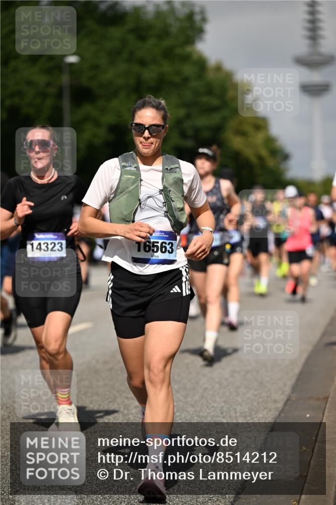 29.06.2025 - hella hamburg halbmarathon Dr. Thomas Lammeyer http://msf.ph/oto/8514212 29.06.2025 10:02:18 Kennedybrücke 1034, 1285, 1727, 1815, 2029, 2034, 2070, 2417, 2518, 2656, 2711, 2883, 3041, 3114, 3819, 3859, 4903, 5077, 5259, 5305, 5378, 5721, 5775, 5894, 6272, 6433, 6580, 6754, 6877, 6897, 7065, 7369, 7409, 7509, 7732, 7856, 7896, 8311, 8393, 8449, 8590, 8825, 9012, 9562, 9770, 10084, 11214, 11310, 11416 meine-sportfotos.de