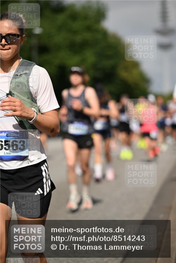 29.06.2025 - hella hamburg halbmarathon Dr. Thomas Lammeyer http://msf.ph/oto/8514243 29.06.2025 10:02:19 Kennedybrücke 1034, 1285, 1727, 1815, 2029, 2034, 2070, 2417, 2518, 2656, 2711, 2883, 3041, 3114, 3819, 3859, 4167, 4903, 5077, 5259, 5305, 5378, 5721, 5775, 5894, 6272, 6433, 6580, 6754, 6877, 6897, 7065, 7369, 7509, 7732, 7856, 7896, 8311, 8393, 8449, 8590, 8825, 9012, 9562, 9770, 10084, 11214, 11310, 11416 meine-sportfotos.de