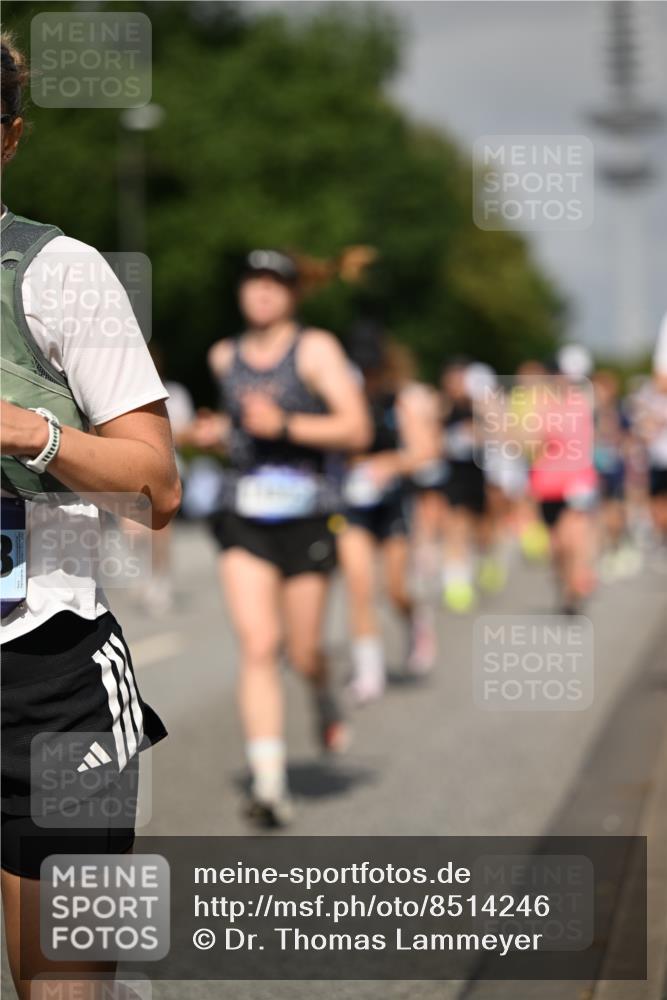 29.06.2025 - hella hamburg halbmarathon Dr. Thomas Lammeyer http://msf.ph/oto/8514246 29.06.2025 10:02:19 Kennedybrücke 1034, 1285, 1727, 1815, 2029, 2034, 2070, 2417, 2518, 2656, 2711, 2883, 3041, 3114, 3819, 3859, 4167, 4903, 5077, 5259, 5305, 5378, 5721, 5775, 5894, 6272, 6433, 6580, 6754, 6877, 6897, 7065, 7369, 7509, 7732, 7856, 7896, 8311, 8393, 8449, 8590, 8825, 9012, 9562, 9770, 10084, 11214, 11310, 11416 meine-sportfotos.de