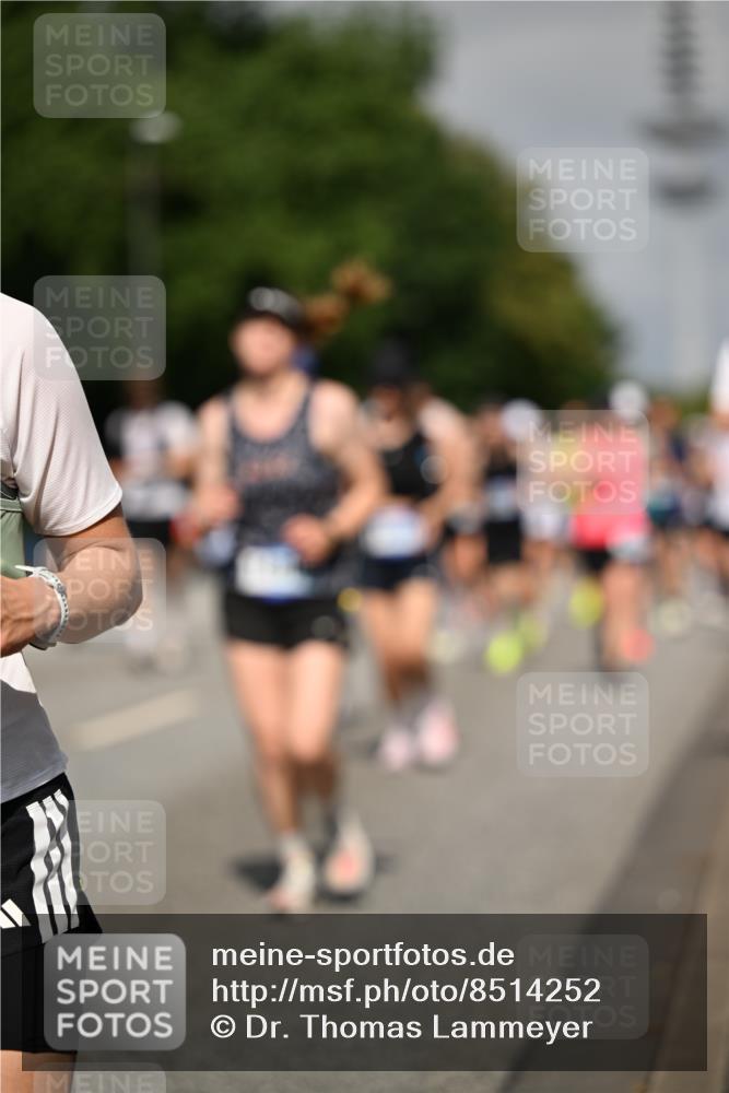 29.06.2025 - hella hamburg halbmarathon Dr. Thomas Lammeyer http://msf.ph/oto/8514252 29.06.2025 10:02:19 Kennedybrücke 1034, 1285, 1727, 1815, 2029, 2034, 2070, 2417, 2518, 2656, 2711, 2883, 3041, 3114, 3819, 3859, 4167, 4903, 5077, 5259, 5305, 5378, 5721, 5775, 5894, 6272, 6433, 6580, 6754, 6877, 6897, 7065, 7369, 7509, 7732, 7856, 7896, 8311, 8393, 8449, 8590, 8825, 9012, 9562, 9770, 10084, 11214, 11310, 11416 meine-sportfotos.de