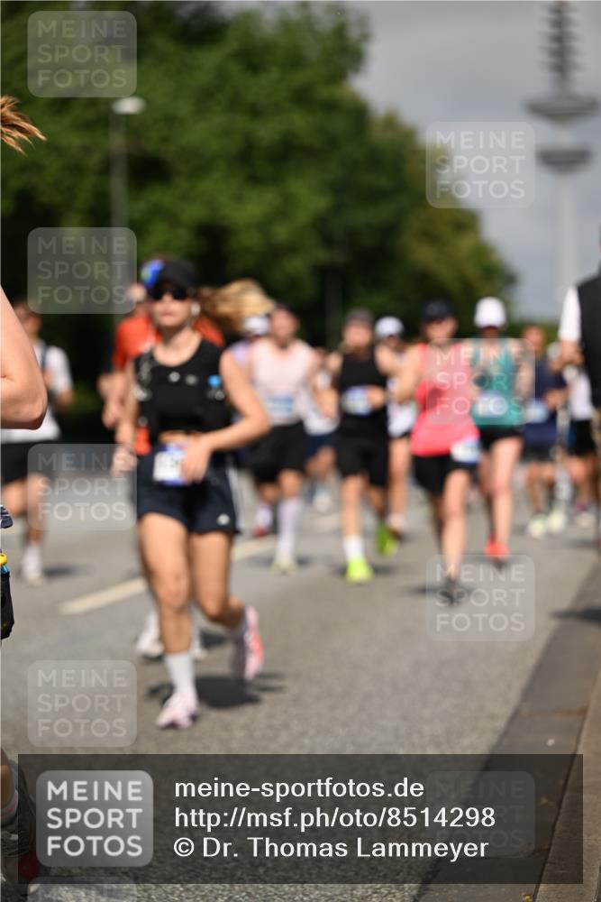 29.06.2025 - hella hamburg halbmarathon Dr. Thomas Lammeyer http://msf.ph/oto/8514298 29.06.2025 10:02:21 Kennedybrücke 1034, 1285, 1727, 1815, 2029, 2034, 2070, 2417, 2518, 2656, 2711, 2883, 3041, 3114, 3334, 3819, 3859, 4167, 4903, 5077, 5259, 5305, 5378, 5721, 5775, 5894, 6272, 6433, 6580, 6592, 6754, 6759, 6877, 7065, 7369, 7732, 7856, 7896, 8311, 8393, 8590, 8825, 9012, 9562, 9770, 10084, 11214, 11310, 11416 meine-sportfotos.de