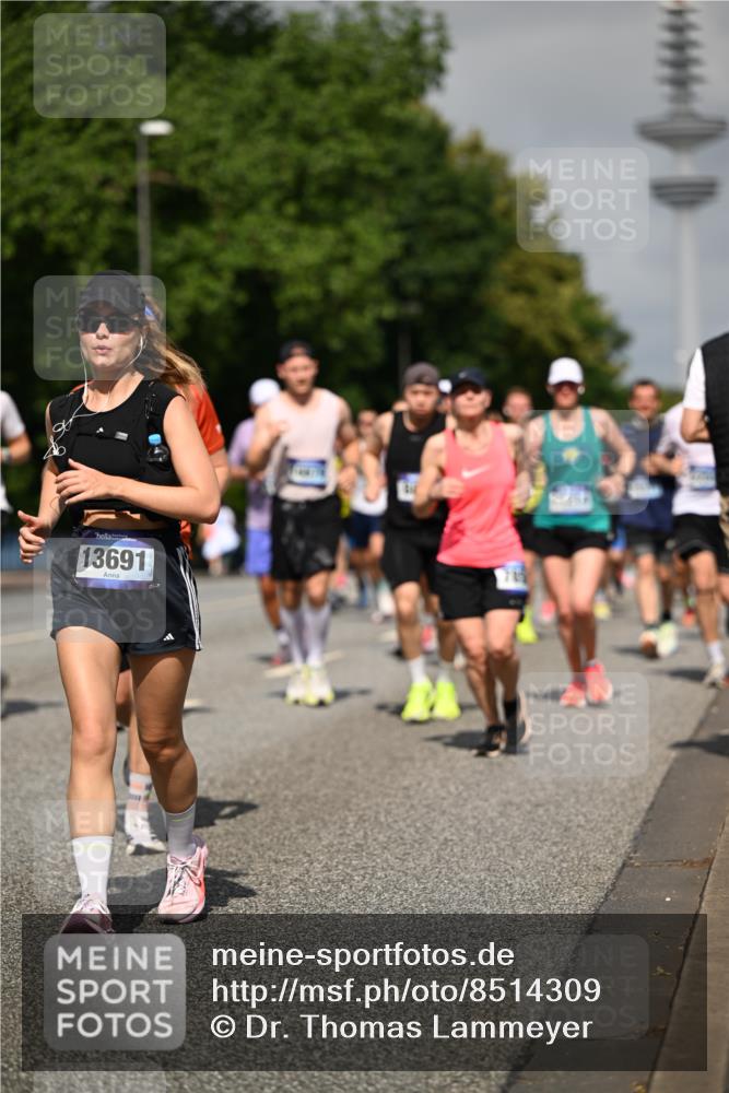 29.06.2025 - hella hamburg halbmarathon Dr. Thomas Lammeyer http://msf.ph/oto/8514309 29.06.2025 10:02:21 Kennedybrücke 1034, 1285, 1727, 1815, 2029, 2034, 2070, 2417, 2518, 2656, 2711, 2883, 3041, 3114, 3334, 3819, 3859, 4167, 4903, 5077, 5259, 5305, 5378, 5721, 5775, 5894, 6272, 6433, 6580, 6592, 6754, 6759, 6877, 7065, 7369, 7732, 7856, 7896, 8311, 8393, 8590, 8825, 9012, 9562, 9770, 10084, 11214, 11310, 11416 meine-sportfotos.de
