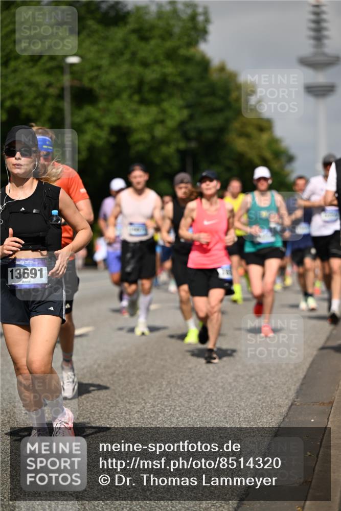 29.06.2025 - hella hamburg halbmarathon Dr. Thomas Lammeyer http://msf.ph/oto/8514320 29.06.2025 10:02:21 Kennedybrücke 1034, 1285, 1727, 1815, 2029, 2034, 2070, 2417, 2518, 2656, 2711, 2883, 3041, 3114, 3334, 3819, 3859, 4167, 4903, 5077, 5259, 5305, 5378, 5721, 5775, 5894, 6272, 6433, 6580, 6592, 6754, 6759, 6877, 7065, 7369, 7732, 7856, 7896, 8311, 8393, 8590, 8825, 9012, 9562, 9770, 10084, 11214, 11310, 11416 meine-sportfotos.de