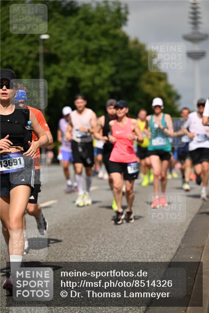 29.06.2025 - hella hamburg halbmarathon Dr. Thomas Lammeyer http://msf.ph/oto/8514326 29.06.2025 10:02:22 Kennedybrücke 1034, 1285, 1727, 1815, 2029, 2034, 2417, 2518, 2656, 2711, 2883, 3041, 3114, 3334, 3819, 3859, 4167, 4903, 5077, 5259, 5305, 5378, 5721, 5775, 5894, 6272, 6433, 6580, 6592, 6657, 6754, 6759, 6877, 7065, 7369, 7732, 7856, 7896, 8311, 8393, 8590, 8825, 9012, 9562, 9770, 10084, 11214, 11310, 11416 meine-sportfotos.de