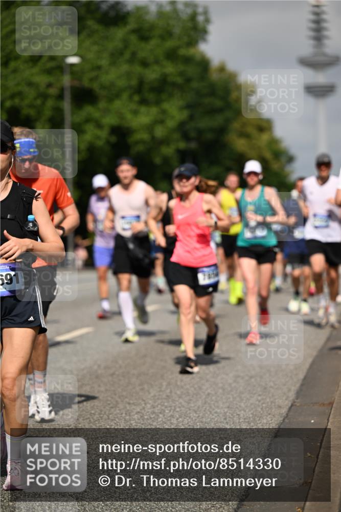 29.06.2025 - hella hamburg halbmarathon Dr. Thomas Lammeyer http://msf.ph/oto/8514330 29.06.2025 10:02:22 Kennedybrücke 1034, 1285, 1727, 1815, 2029, 2034, 2417, 2518, 2656, 2711, 2883, 3041, 3114, 3334, 3819, 3859, 4167, 4903, 5077, 5259, 5305, 5378, 5721, 5775, 5894, 6272, 6433, 6580, 6592, 6657, 6754, 6759, 6877, 7065, 7369, 7732, 7856, 7896, 8311, 8393, 8590, 8825, 9012, 9562, 9770, 10084, 11214, 11310, 11416 meine-sportfotos.de