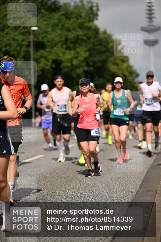 29.06.2025 - hella hamburg halbmarathon Dr. Thomas Lammeyer http://msf.ph/oto/8514339 29.06.2025 10:02:22 Kennedybrücke 1034, 1285, 1727, 1815, 2029, 2034, 2417, 2518, 2656, 2711, 2883, 3041, 3114, 3334, 3819, 3859, 4167, 4903, 5077, 5259, 5305, 5378, 5721, 5775, 5894, 6272, 6433, 6580, 6592, 6657, 6754, 6759, 6877, 7065, 7369, 7732, 7856, 7896, 8311, 8393, 8590, 8825, 9012, 9562, 9770, 10084, 11214, 11310, 11416 meine-sportfotos.de