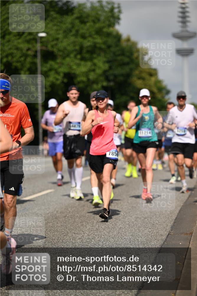 29.06.2025 - hella hamburg halbmarathon Dr. Thomas Lammeyer http://msf.ph/oto/8514342 29.06.2025 10:02:22 Kennedybrücke 1034, 1285, 1727, 1815, 2029, 2034, 2417, 2518, 2656, 2711, 2883, 3041, 3114, 3334, 3819, 3859, 4167, 4903, 5077, 5259, 5305, 5378, 5721, 5775, 5894, 6272, 6433, 6580, 6592, 6657, 6754, 6759, 6877, 7065, 7369, 7732, 7856, 7896, 8311, 8393, 8590, 8825, 9012, 9562, 9770, 10084, 11214, 11310, 11416 meine-sportfotos.de