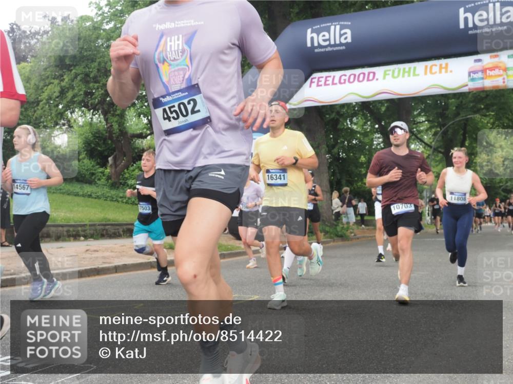 29.06.2025 - hella hamburg halbmarathon KatJ http://msf.ph/oto/8514422 29.06.2025 10:46:09 Zwischen KM18-KM19 3425, 3983, 4502, 6997, 7065, 7287, 8585 meine-sportfotos.de