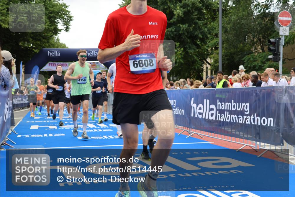 29.06.2025 - hella hamburg halbmarathon Strokosch-Dieckow http://msf.ph/oto/8514445 29.06.2025 11:21:07 Ziel 1028, 1069, 1268, 2923, 3446, 4082, 4358, 4585, 5049, 5598, 6475, 6608, 7131, 7345, 7925, 8113, 9119, 9252, 9624, 10019, 10409, 10961, 11275, 11775, 12025, 12100, 12265, 12427, 13114, 13881, 14597, 14980, 15780, 16106, 16951, 16952, 17613, 17832, 18203, 18335, 18629 meine-sportfotos.de