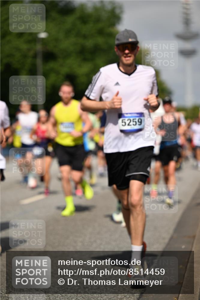 29.06.2025 - hella hamburg halbmarathon Dr. Thomas Lammeyer http://msf.ph/oto/8514459 29.06.2025 10:02:25 Kennedybrücke 1034, 1285, 1727, 1815, 2029, 2034, 2417, 2518, 2656, 2711, 2883, 3041, 3114, 3334, 3819, 3859, 3952, 4152, 4167, 4903, 5077, 5259, 5305, 5378, 5721, 5775, 5894, 6272, 6433, 6580, 6592, 6657, 6754, 6759, 6877, 7369, 7732, 7856, 8311, 8393, 8825, 9012, 9562, 9770, 10084, 10724, 11214, 11416 meine-sportfotos.de