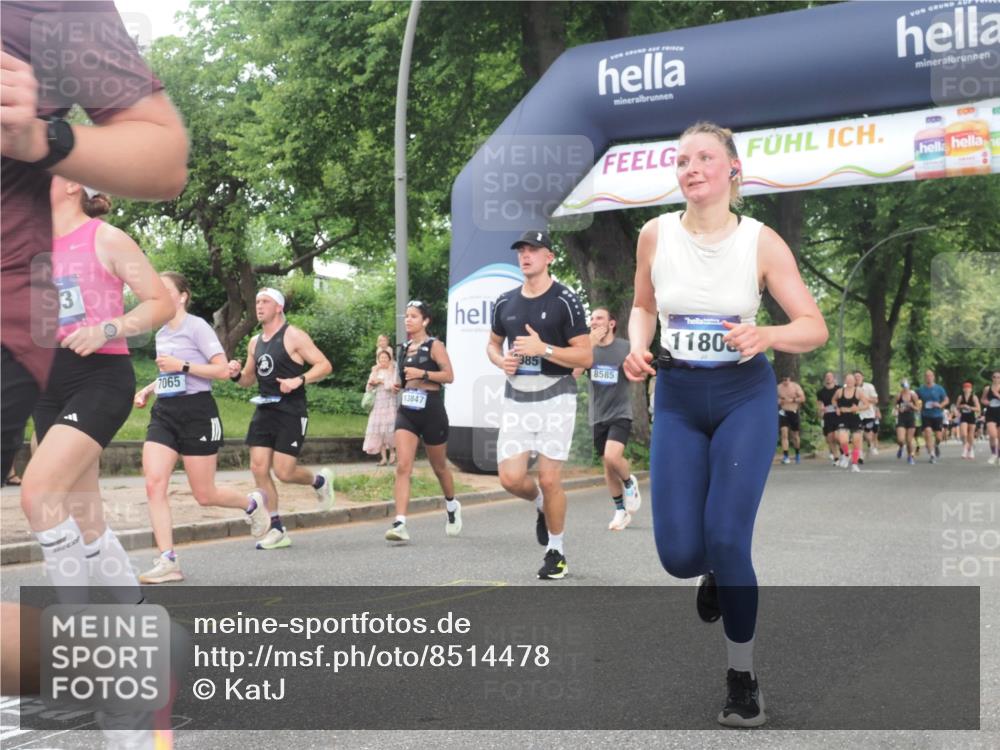 29.06.2025 - hella hamburg halbmarathon KatJ http://msf.ph/oto/8514478 29.06.2025 10:46:10 Zwischen KM18-KM19 3425, 3983, 4502, 6997, 7065, 7287, 8585 meine-sportfotos.de