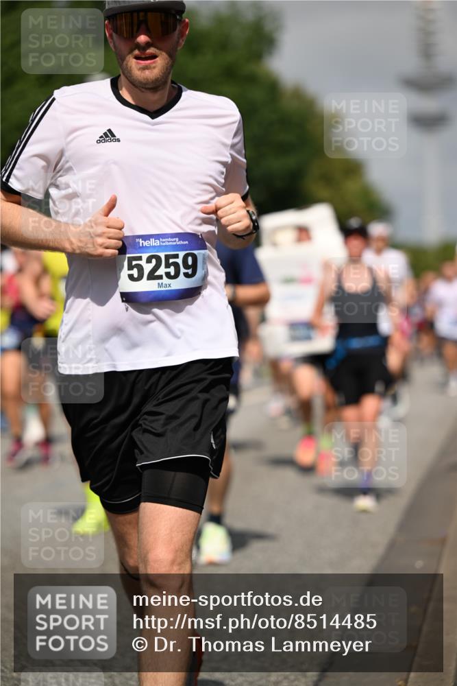 29.06.2025 - hella hamburg halbmarathon Dr. Thomas Lammeyer http://msf.ph/oto/8514485 29.06.2025 10:02:26 Kennedybrücke 1034, 1285, 1727, 1815, 2029, 2034, 2417, 2518, 2656, 2711, 2883, 3041, 3114, 3334, 3819, 3859, 3952, 4152, 4167, 4903, 5077, 5259, 5305, 5378, 5721, 5775, 5894, 6272, 6433, 6580, 6592, 6657, 6754, 6759, 6877, 7369, 7732, 7856, 8311, 8393, 8825, 9012, 9562, 9770, 10084, 10724, 11214 meine-sportfotos.de
