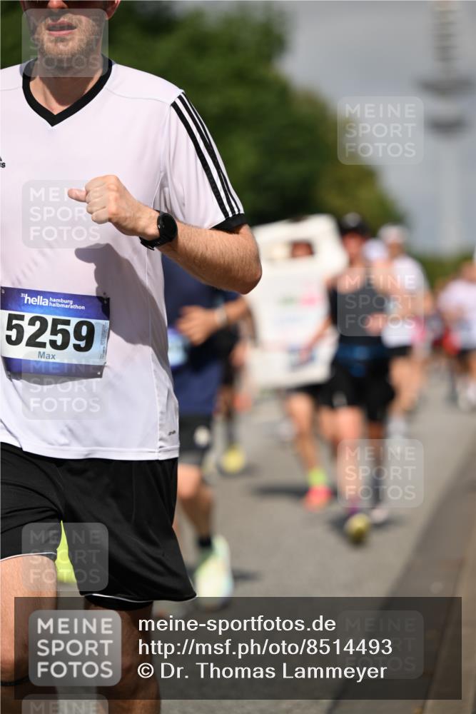 29.06.2025 - hella hamburg halbmarathon Dr. Thomas Lammeyer http://msf.ph/oto/8514493 29.06.2025 10:02:26 Kennedybrücke 1034, 1285, 1727, 1815, 2029, 2034, 2417, 2518, 2656, 2711, 2883, 3041, 3114, 3334, 3819, 3859, 3952, 4152, 4167, 4903, 5077, 5259, 5305, 5378, 5721, 5775, 5894, 6272, 6433, 6580, 6592, 6657, 6754, 6759, 6877, 7369, 7732, 7856, 8311, 8393, 8825, 9012, 9562, 9770, 10084, 10724, 11214 meine-sportfotos.de