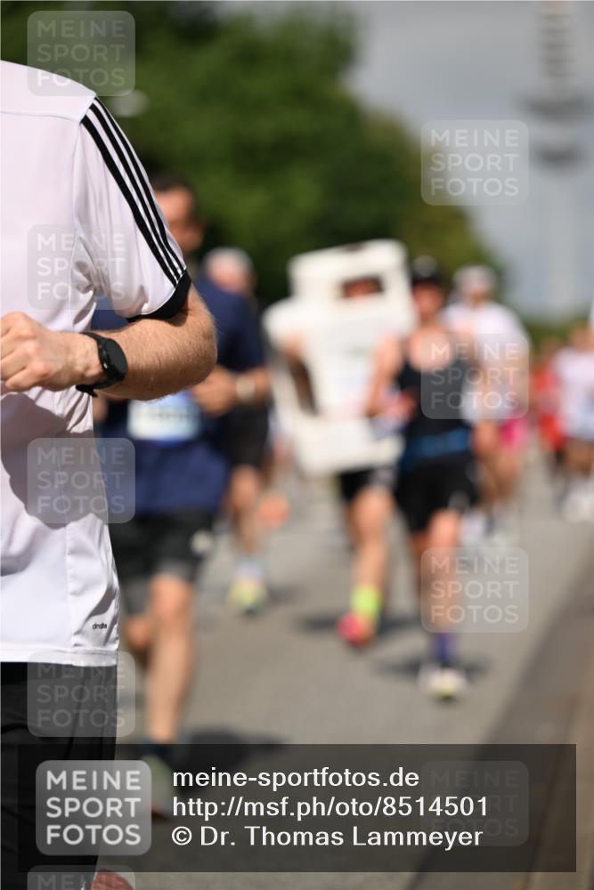 29.06.2025 - hella hamburg halbmarathon Dr. Thomas Lammeyer http://msf.ph/oto/8514501 29.06.2025 10:02:27 Kennedybrücke 1034, 1285, 1410, 1727, 1815, 2029, 2034, 2417, 2518, 2656, 2883, 3041, 3114, 3334, 3819, 3859, 3952, 4152, 4167, 4903, 5077, 5259, 5305, 5378, 5721, 5775, 6272, 6294, 6433, 6580, 6592, 6657, 6754, 6759, 6877, 7369, 7732, 7856, 8311, 8393, 8825, 9012, 9562, 9770, 10084, 10724, 11214 meine-sportfotos.de