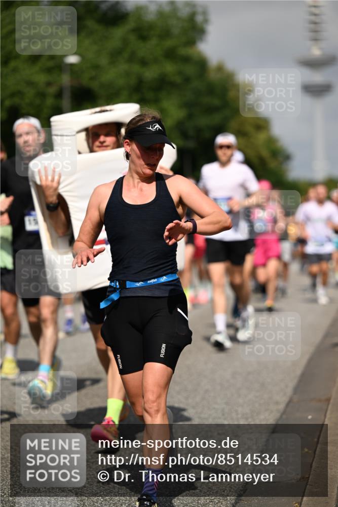 29.06.2025 - hella hamburg halbmarathon Dr. Thomas Lammeyer http://msf.ph/oto/8514534 29.06.2025 10:02:28 Kennedybrücke 1034, 1285, 1410, 1727, 1815, 2029, 2034, 2518, 2656, 2883, 3041, 3114, 3334, 3819, 3859, 3952, 4152, 4167, 5077, 5259, 5305, 5378, 5721, 6272, 6294, 6433, 6592, 6657, 6754, 6759, 6877, 7369, 7732, 7856, 8311, 8393, 8825, 9012, 9562, 9770, 10084, 10724, 11214 meine-sportfotos.de