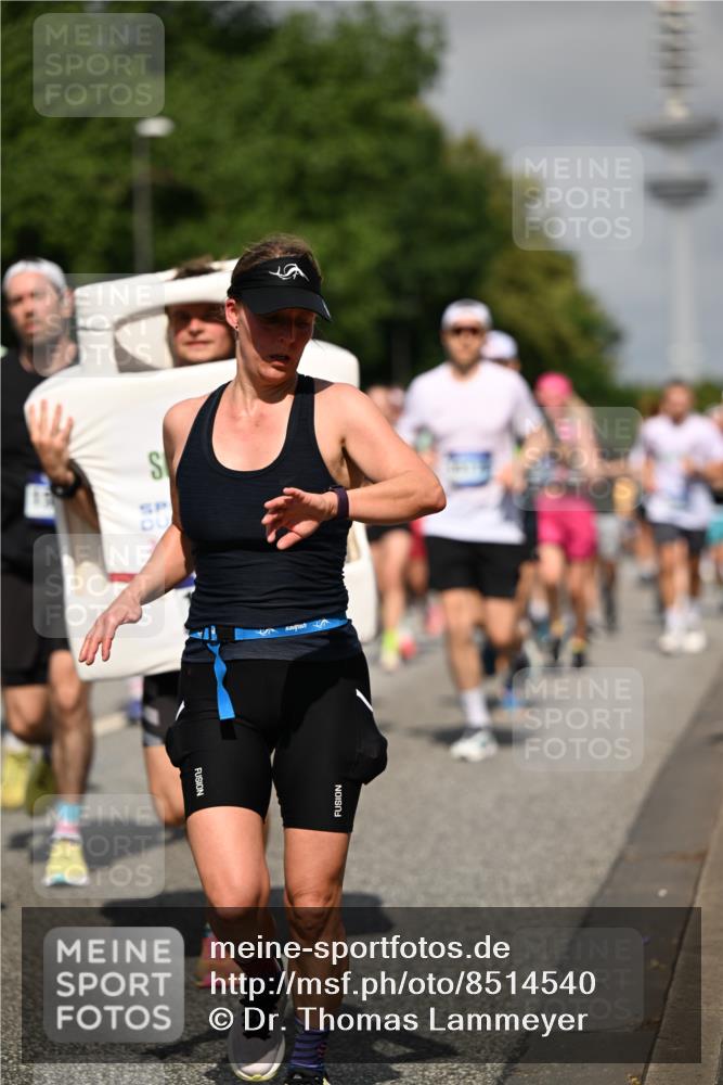 29.06.2025 - hella hamburg halbmarathon Dr. Thomas Lammeyer http://msf.ph/oto/8514540 29.06.2025 10:02:28 Kennedybrücke 1034, 1285, 1410, 1727, 1815, 2029, 2034, 2518, 2656, 2883, 3041, 3114, 3334, 3819, 3859, 3952, 4152, 4167, 5077, 5259, 5305, 5378, 5721, 6272, 6294, 6433, 6592, 6657, 6754, 6759, 6877, 7369, 7732, 7856, 8311, 8393, 8825, 9012, 9562, 9770, 10084, 10724, 11214 meine-sportfotos.de