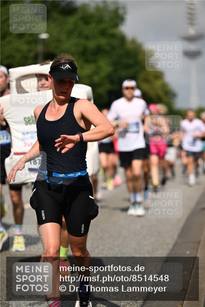 29.06.2025 - hella hamburg halbmarathon Dr. Thomas Lammeyer http://msf.ph/oto/8514548 29.06.2025 10:02:28 Kennedybrücke 1034, 1285, 1410, 1727, 1815, 2029, 2034, 2518, 2656, 2883, 3041, 3114, 3334, 3819, 3859, 3952, 4152, 4167, 5077, 5259, 5305, 5378, 5721, 6272, 6294, 6433, 6592, 6657, 6754, 6759, 6877, 7369, 7732, 7856, 8311, 8393, 8825, 9012, 9562, 9770, 10084, 10724, 11214 meine-sportfotos.de