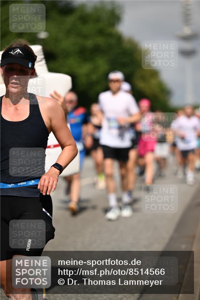 29.06.2025 - hella hamburg halbmarathon Dr. Thomas Lammeyer http://msf.ph/oto/8514566 29.06.2025 10:02:29 Kennedybrücke 1034, 1285, 1410, 1727, 1815, 2029, 2034, 2518, 2656, 2883, 3041, 3334, 3819, 3859, 3952, 4152, 4167, 5077, 5259, 5305, 5378, 5721, 6272, 6294, 6433, 6592, 6657, 6754, 6759, 6877, 7369, 7732, 7856, 8311, 8393, 8825, 9770, 10084, 10724, 11214 meine-sportfotos.de