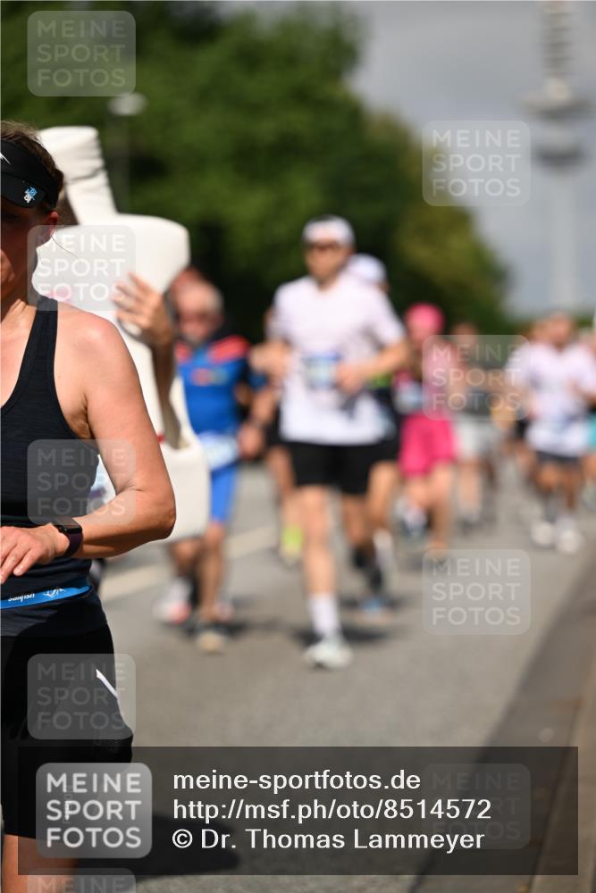 29.06.2025 - hella hamburg halbmarathon Dr. Thomas Lammeyer http://msf.ph/oto/8514572 29.06.2025 10:02:29 Kennedybrücke 1034, 1285, 1410, 1727, 1815, 2029, 2034, 2518, 2656, 2883, 3041, 3334, 3819, 3859, 3952, 4152, 4167, 5077, 5259, 5305, 5378, 5721, 6272, 6294, 6433, 6592, 6657, 6754, 6759, 6877, 7369, 7732, 7856, 8311, 8393, 8825, 9770, 10084, 10724, 11214 meine-sportfotos.de