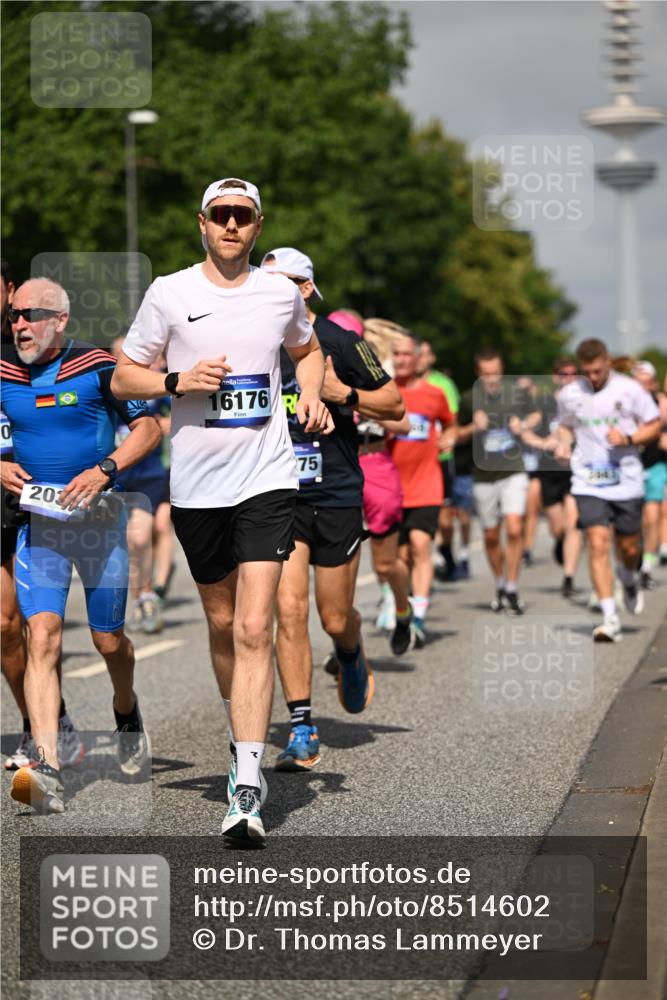 29.06.2025 - hella hamburg halbmarathon Dr. Thomas Lammeyer http://msf.ph/oto/8514602 29.06.2025 10:02:30 Kennedybrücke 1034, 1285, 1410, 1727, 2029, 2034, 2518, 2656, 2883, 3041, 3334, 3819, 3859, 3952, 4152, 4167, 5077, 5259, 5305, 5378, 5721, 6272, 6294, 6433, 6592, 6657, 6754, 6759, 6877, 7369, 7732, 7856, 8311, 8393, 8825, 9770, 10084, 10724, 11214 meine-sportfotos.de