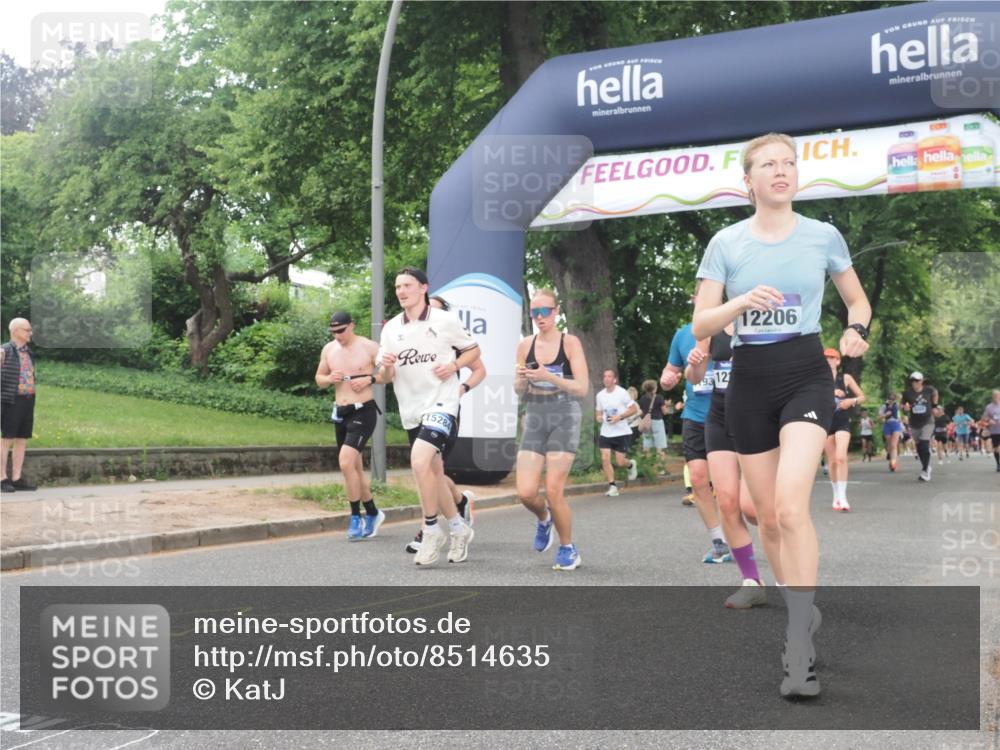 29.06.2025 - hella hamburg halbmarathon KatJ http://msf.ph/oto/8514635 29.06.2025 10:46:16 Zwischen KM18-KM19 2780, 6220, 7065, 8585 meine-sportfotos.de