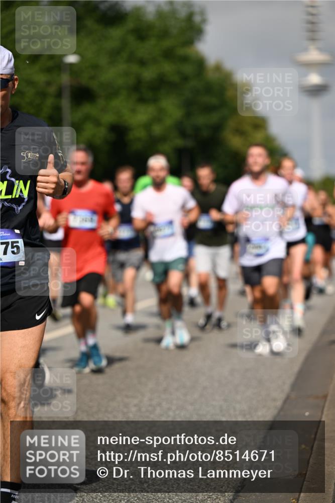 29.06.2025 - hella hamburg halbmarathon Dr. Thomas Lammeyer http://msf.ph/oto/8514671 29.06.2025 10:02:32 Kennedybrücke 1034, 1285, 1410, 1727, 1951, 2029, 2034, 2518, 2656, 2883, 3041, 3091, 3097, 3334, 3819, 3859, 3952, 4152, 4167, 5077, 5084, 5259, 5305, 5721, 6272, 6294, 6433, 6592, 6629, 6657, 6754, 6759, 6877, 7082, 7369, 7716, 7732, 7856, 8393, 8825, 9770, 10084, 10724, 11212, 11214 meine-sportfotos.de