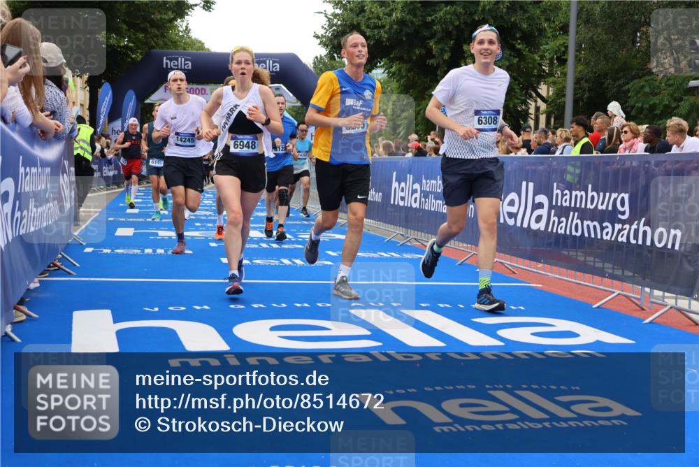 29.06.2025 - hella hamburg halbmarathon Strokosch-Dieckow http://msf.ph/oto/8514672 29.06.2025 11:17:52 Ziel 1067, 1204, 2405, 3134, 4845, 6275, 6308, 6314, 6345, 6948, 7452, 8128, 8368, 8484, 9802, 10107, 10224, 11602, 13296, 14245, 14307, 16196, 16209, 17010, 17850 meine-sportfotos.de
