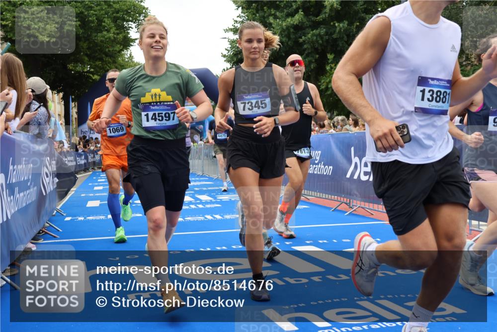 29.06.2025 - hella hamburg halbmarathon Strokosch-Dieckow http://msf.ph/oto/8514676 29.06.2025 11:21:11 Ziel 1028, 1069, 1268, 1403, 2923, 4358, 4585, 6475, 6608, 7345, 7925, 8113, 8215, 9100, 9252, 9624, 10019, 10409, 10816, 10856, 11145, 11425, 11967, 12025, 12100, 12265, 12427, 13114, 13881, 14597, 14980, 16106, 16951, 16952, 17613, 17657, 18335, 18629, 19220 meine-sportfotos.de