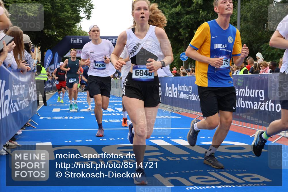 29.06.2025 - hella hamburg halbmarathon Strokosch-Dieckow http://msf.ph/oto/8514721 29.06.2025 11:17:53 Ziel 1067, 1204, 2405, 3134, 4845, 6275, 6308, 6314, 6345, 6948, 8128, 8368, 8484, 9601, 9802, 10107, 10224, 11602, 11698, 13296, 14245, 14307, 16209, 17010, 17098, 17850 meine-sportfotos.de