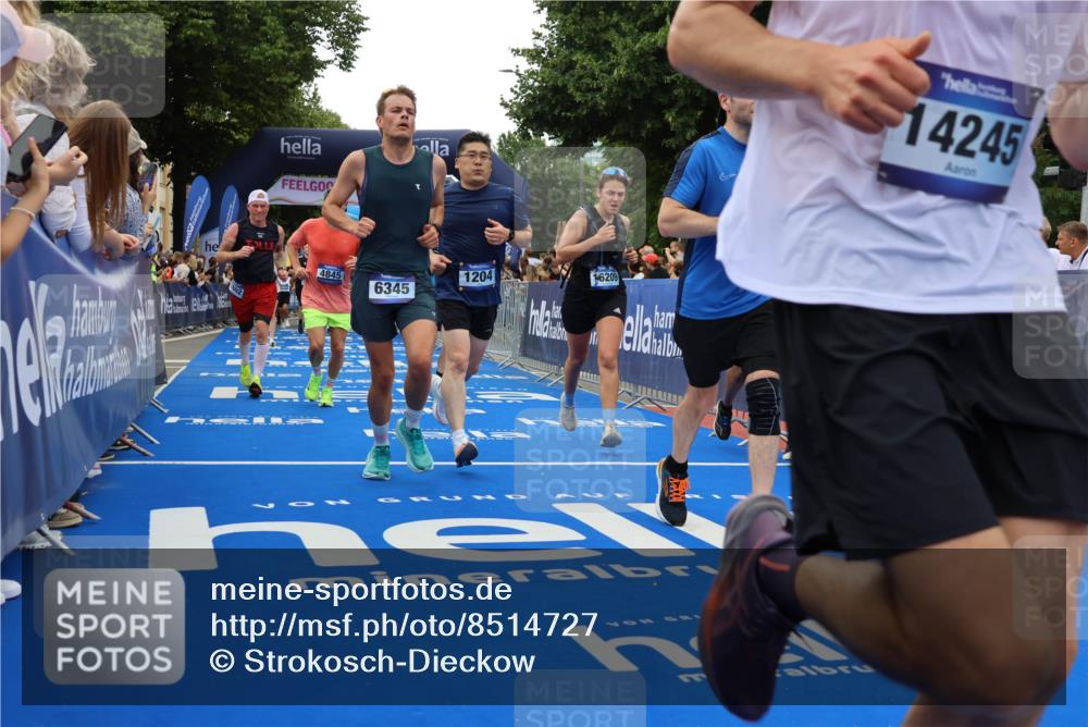 29.06.2025 - hella hamburg halbmarathon Strokosch-Dieckow http://msf.ph/oto/8514727 29.06.2025 11:17:54 Ziel 1067, 1204, 3134, 4845, 6275, 6308, 6314, 6345, 6948, 8128, 8368, 8484, 9601, 9802, 10107, 10224, 11602, 11698, 12847, 13296, 14245, 14307, 16209, 17010, 17098, 17187, 17850 meine-sportfotos.de