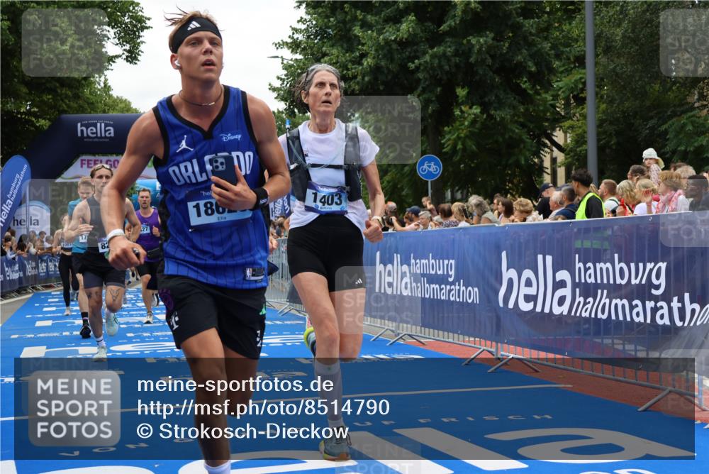 29.06.2025 - hella hamburg halbmarathon Strokosch-Dieckow http://msf.ph/oto/8514790 29.06.2025 11:21:15 Ziel 1028, 1069, 1403, 2923, 3735, 4358, 4585, 6475, 7345, 8113, 8215, 8427, 9100, 9624, 10019, 10816, 10856, 11145, 11425, 11967, 12025, 12100, 12265, 12427, 13114, 13881, 14597, 16106, 16951, 16952, 17613, 17657, 18629, 19220 meine-sportfotos.de