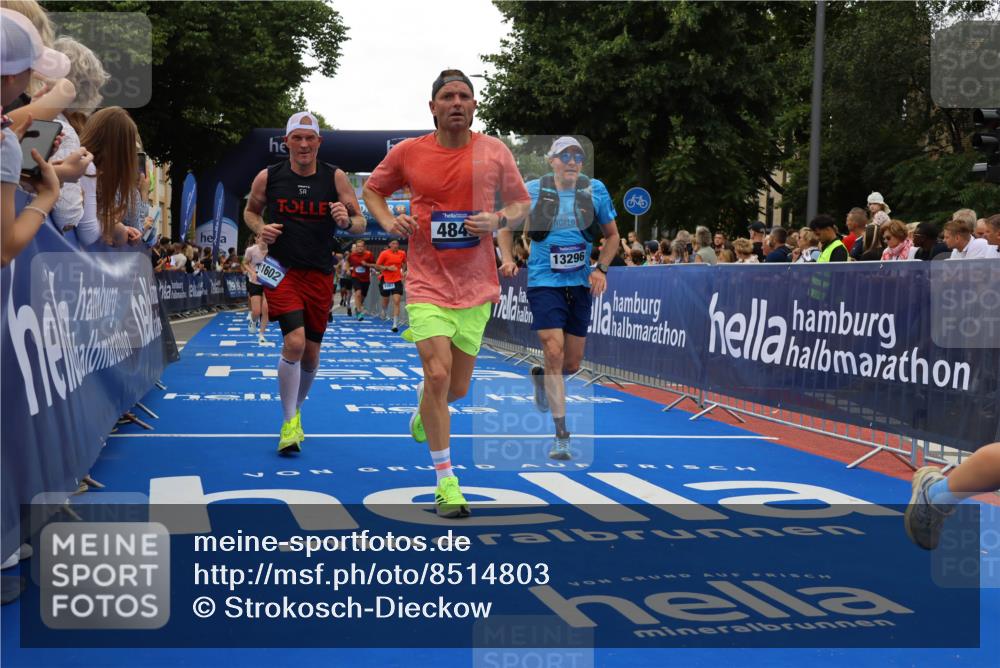 29.06.2025 - hella hamburg halbmarathon Strokosch-Dieckow http://msf.ph/oto/8514803 29.06.2025 11:17:56 Ziel 1067, 1204, 4845, 6275, 6308, 6314, 6345, 6948, 8128, 8169, 8368, 9601, 9802, 10107, 10224, 11602, 11698, 12847, 13296, 14245, 14307, 16209, 17098, 17187, 17850, 18053 meine-sportfotos.de