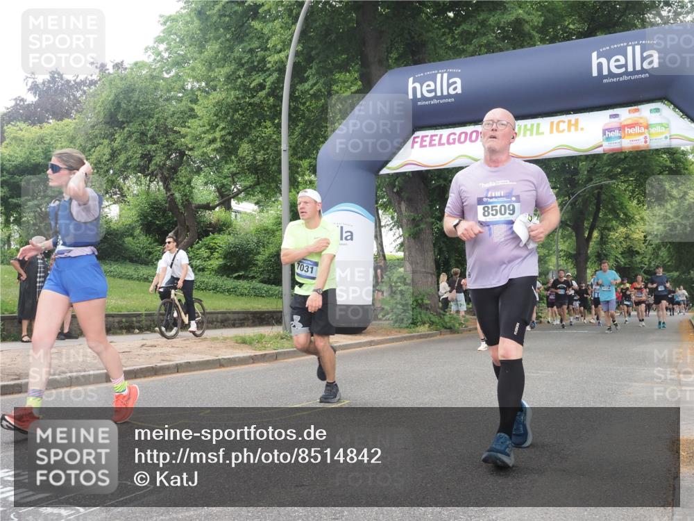 29.06.2025 - hella hamburg halbmarathon KatJ http://msf.ph/oto/8514842 29.06.2025 10:46:24 Zwischen KM18-KM19 4986, 7031, 7223, 7824, 8030, 8509 meine-sportfotos.de