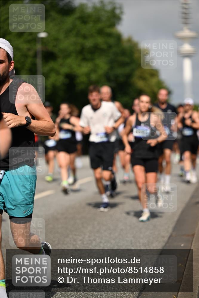 29.06.2025 - hella hamburg halbmarathon Dr. Thomas Lammeyer http://msf.ph/oto/8514858 29.06.2025 10:02:37 Kennedybrücke 1034, 1285, 1410, 1727, 1946, 1951, 2034, 2518, 2656, 2840, 2883, 3091, 3097, 3334, 3819, 3859, 3952, 4152, 4167, 5077, 5084, 5259, 5721, 6294, 6433, 6592, 6629, 6657, 6759, 6877, 7082, 7232, 7369, 7716, 7732, 8068, 8393, 8639, 9727, 9770, 10084, 10724, 11212 meine-sportfotos.de