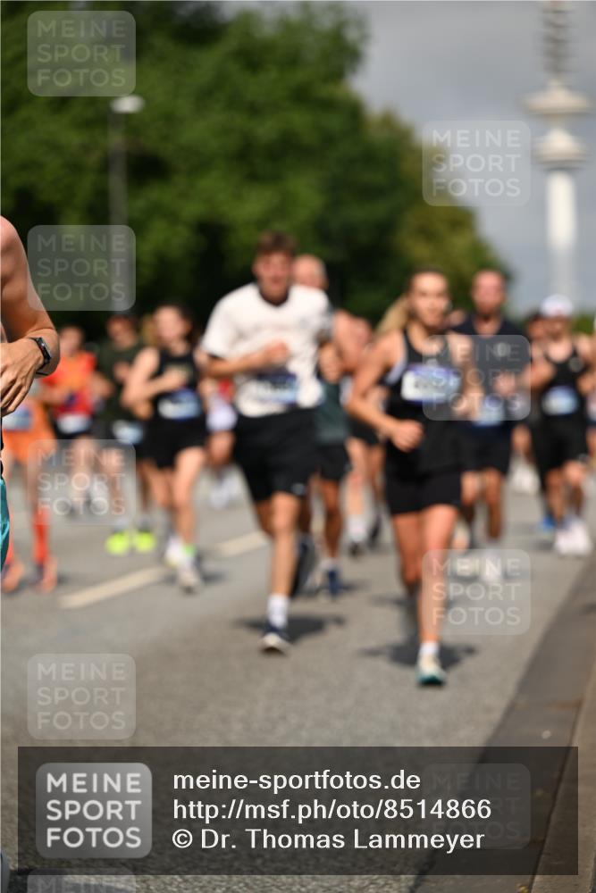 29.06.2025 - hella hamburg halbmarathon Dr. Thomas Lammeyer http://msf.ph/oto/8514866 29.06.2025 10:02:37 Kennedybrücke 1034, 1285, 1410, 1727, 1946, 1951, 2034, 2518, 2656, 2840, 2883, 3091, 3097, 3334, 3819, 3859, 3952, 4152, 4167, 5077, 5084, 5259, 5721, 6294, 6433, 6592, 6629, 6657, 6759, 6877, 7082, 7232, 7369, 7716, 7732, 8068, 8393, 8639, 9727, 9770, 10084, 10724, 11212 meine-sportfotos.de