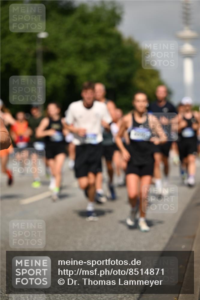 29.06.2025 - hella hamburg halbmarathon Dr. Thomas Lammeyer http://msf.ph/oto/8514871 29.06.2025 10:02:37 Kennedybrücke 1034, 1285, 1410, 1727, 1946, 1951, 2034, 2518, 2656, 2840, 2883, 3091, 3097, 3334, 3819, 3859, 3952, 4152, 4167, 5077, 5084, 5259, 5721, 6294, 6433, 6592, 6629, 6657, 6759, 6877, 7082, 7232, 7369, 7716, 7732, 8068, 8393, 8639, 9727, 9770, 10084, 10724, 11212 meine-sportfotos.de