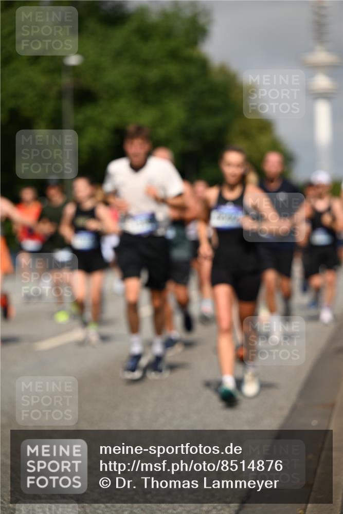 29.06.2025 - hella hamburg halbmarathon Dr. Thomas Lammeyer http://msf.ph/oto/8514876 29.06.2025 10:02:37 Kennedybrücke 1034, 1285, 1410, 1727, 1946, 1951, 2034, 2518, 2656, 2840, 2883, 3091, 3097, 3334, 3819, 3859, 3952, 4152, 4167, 5077, 5084, 5259, 5721, 6294, 6433, 6592, 6629, 6657, 6759, 6877, 7082, 7232, 7369, 7716, 7732, 8068, 8393, 8639, 9727, 9770, 10084, 10724, 11212 meine-sportfotos.de
