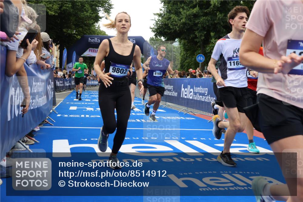 29.06.2025 - hella hamburg halbmarathon Strokosch-Dieckow http://msf.ph/oto/8514912 29.06.2025 11:18:01 Ziel 1067, 1204, 4684, 4845, 6314, 6345, 8128, 8169, 9505, 9601, 9802, 10107, 11102, 11602, 11698, 12847, 13296, 13536, 14307, 16209, 17098, 17187, 18053 meine-sportfotos.de