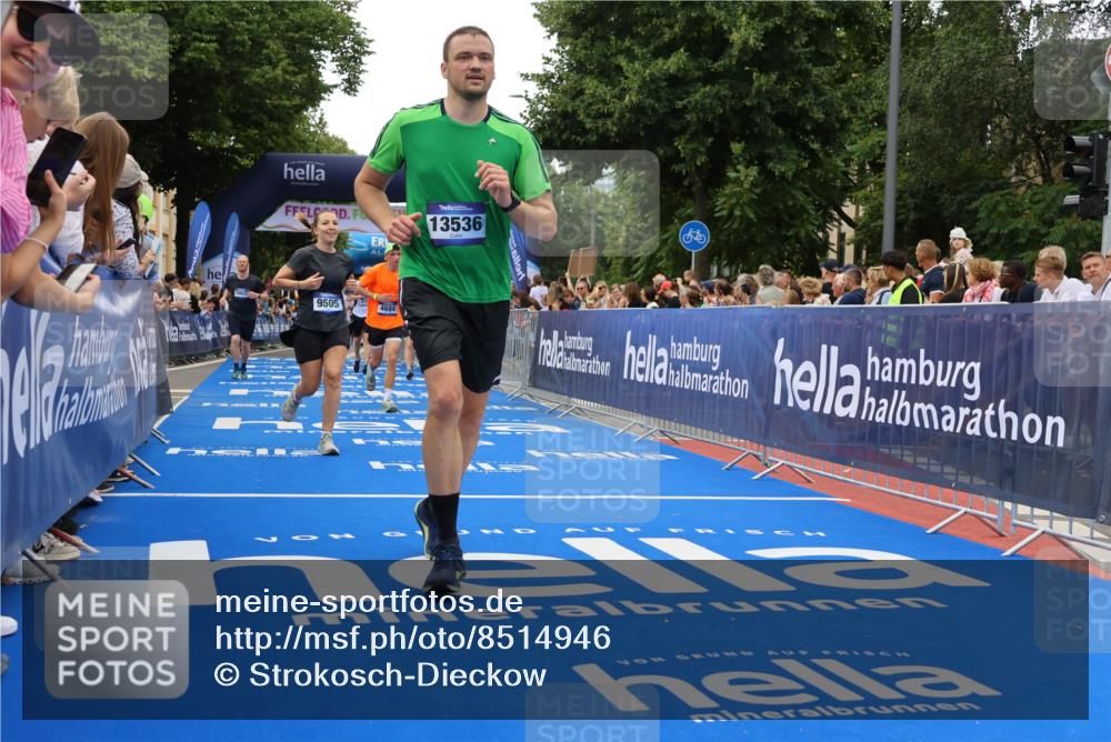 29.06.2025 - hella hamburg halbmarathon Strokosch-Dieckow http://msf.ph/oto/8514946 29.06.2025 11:18:05 Ziel 1067, 4190, 4266, 4684, 8169, 9505, 9601, 9802, 10035, 10107, 10609, 11102, 11698, 12847, 13536, 13660, 17098, 17187, 18053 meine-sportfotos.de