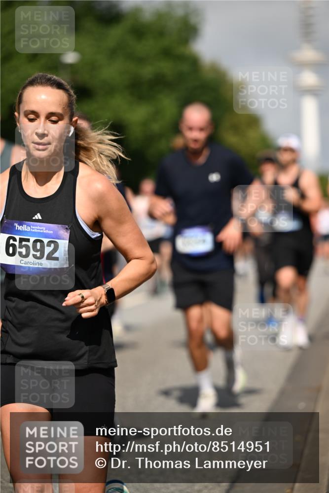 29.06.2025 - hella hamburg halbmarathon Dr. Thomas Lammeyer http://msf.ph/oto/8514951 29.06.2025 10:02:39 Kennedybrücke 1190, 1285, 1410, 1727, 1946, 1951, 2034, 2518, 2656, 2840, 2883, 2907, 3037, 3091, 3097, 3334, 3819, 3859, 3952, 4152, 4167, 5077, 5084, 5721, 6294, 6433, 6592, 6629, 6657, 6759, 6877, 7082, 7232, 7369, 7716, 7732, 8068, 8393, 8639, 8721, 9727, 9770, 10084, 10724, 11212 meine-sportfotos.de
