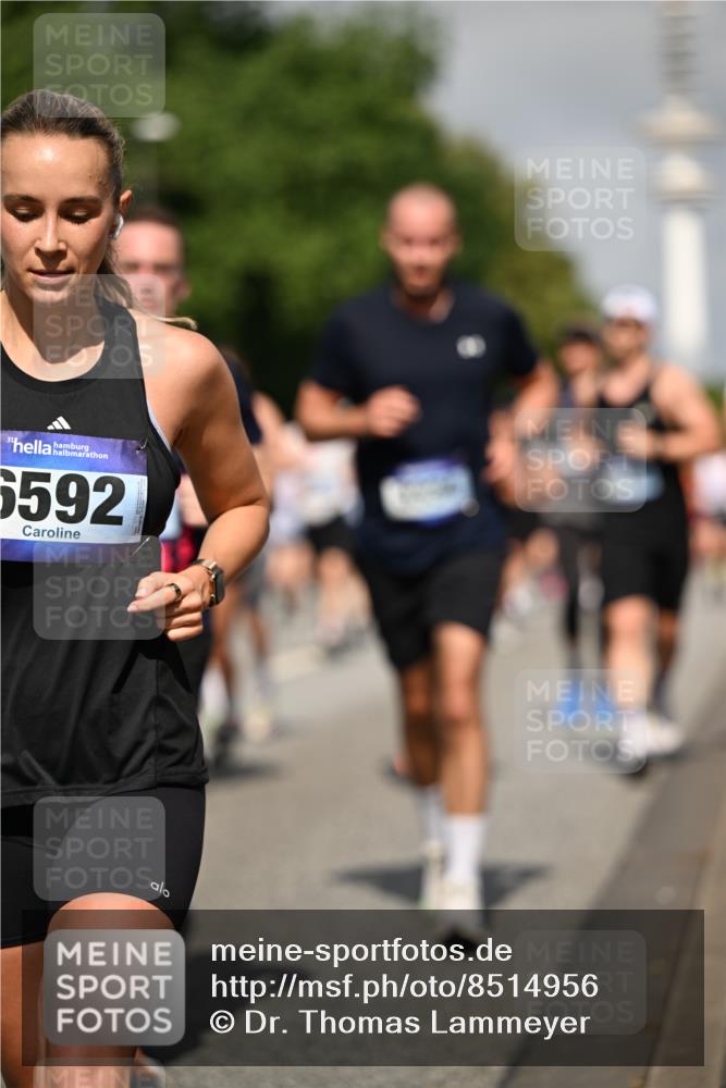 29.06.2025 - hella hamburg halbmarathon Dr. Thomas Lammeyer http://msf.ph/oto/8514956 29.06.2025 10:02:39 Kennedybrücke 1190, 1285, 1410, 1727, 1946, 1951, 2034, 2518, 2656, 2840, 2883, 2907, 3037, 3091, 3097, 3334, 3819, 3859, 3952, 4152, 4167, 5077, 5084, 5721, 6294, 6433, 6592, 6629, 6657, 6759, 6877, 7082, 7232, 7369, 7716, 7732, 8068, 8393, 8639, 8721, 9727, 9770, 10084, 10724, 11212 meine-sportfotos.de