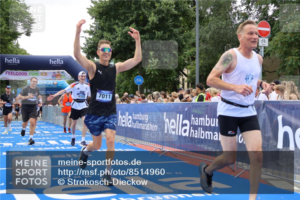 29.06.2025 - hella hamburg halbmarathon Strokosch-Dieckow http://msf.ph/oto/8514960 29.06.2025 11:21:23 Ziel 1403, 2009, 3735, 4046, 5323, 7011, 8427, 9100, 10816, 10856, 10946, 11145, 11967, 14205, 16322, 17657, 18141, 18155, 18677 meine-sportfotos.de