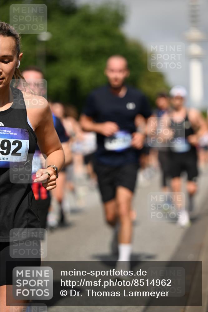 29.06.2025 - hella hamburg halbmarathon Dr. Thomas Lammeyer http://msf.ph/oto/8514962 29.06.2025 10:02:40 Kennedybrücke 1190, 1285, 1410, 1485, 1727, 1946, 1951, 2034, 2518, 2656, 2840, 2883, 2907, 3037, 3091, 3097, 3334, 3715, 3859, 3952, 4152, 4167, 5077, 5084, 5721, 6294, 6433, 6592, 6629, 6657, 6759, 6877, 7082, 7232, 7369, 7716, 7732, 8068, 8322, 8393, 8639, 8721, 9727, 9770, 10724, 11212 meine-sportfotos.de