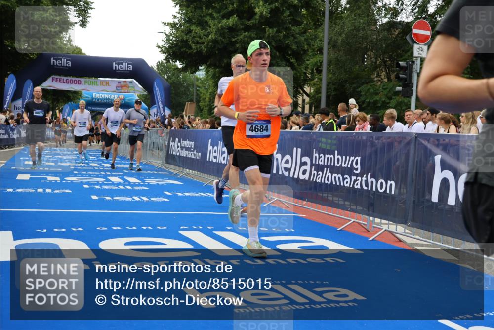 29.06.2025 - hella hamburg halbmarathon Strokosch-Dieckow http://msf.ph/oto/8515015 29.06.2025 11:18:07 Ziel 2096, 4190, 4266, 4684, 8169, 9505, 9601, 10035, 10609, 11102, 11698, 12847, 13536, 13660, 17098, 17187, 18053 meine-sportfotos.de